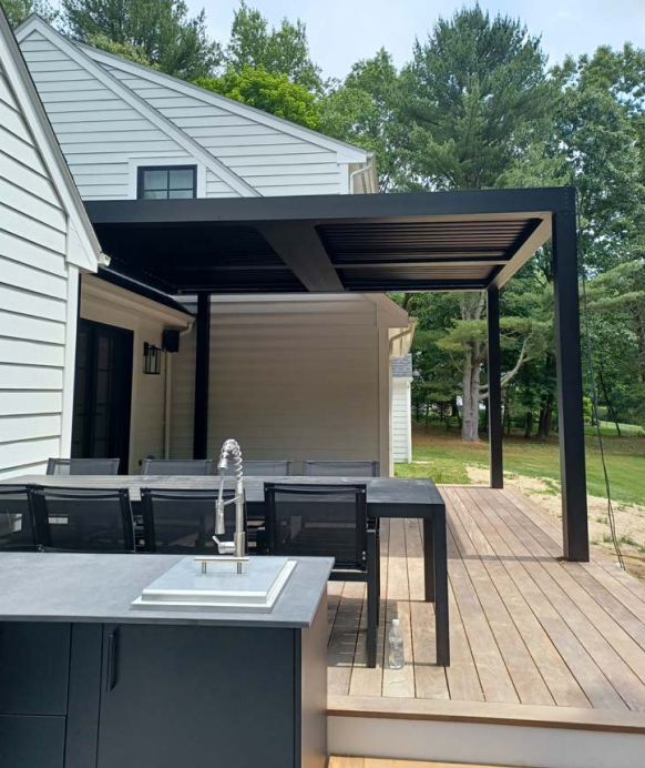 ELEVATE YOUR OUTDOORS WITH STRUXURE PERGOLAS