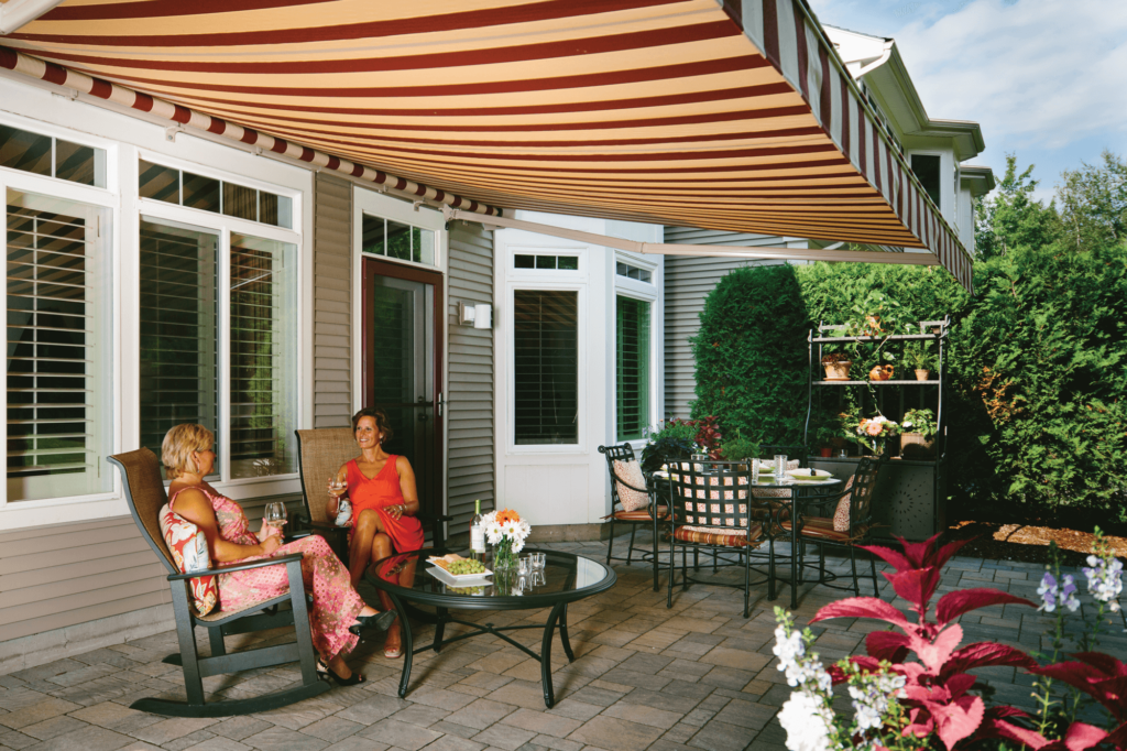 Elite-backyard-outdoor-shading-with-guests-1024x682